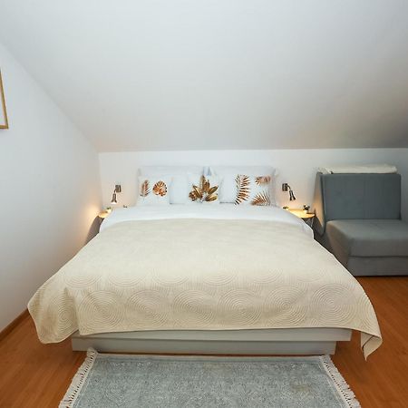 Z&A Studio Apartment With Parking Bozava Exterior photo